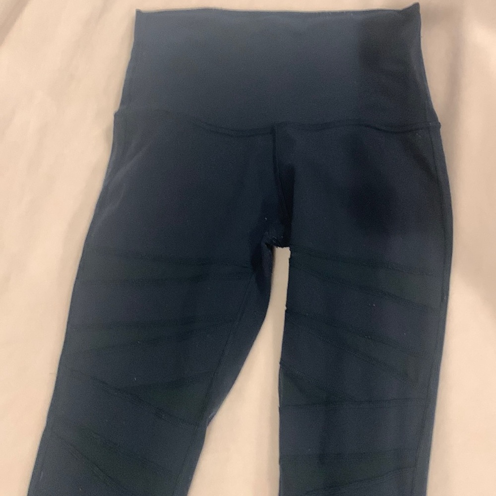 Lulu Lemon Leggings (length:7/8) Size 6 Dark Green